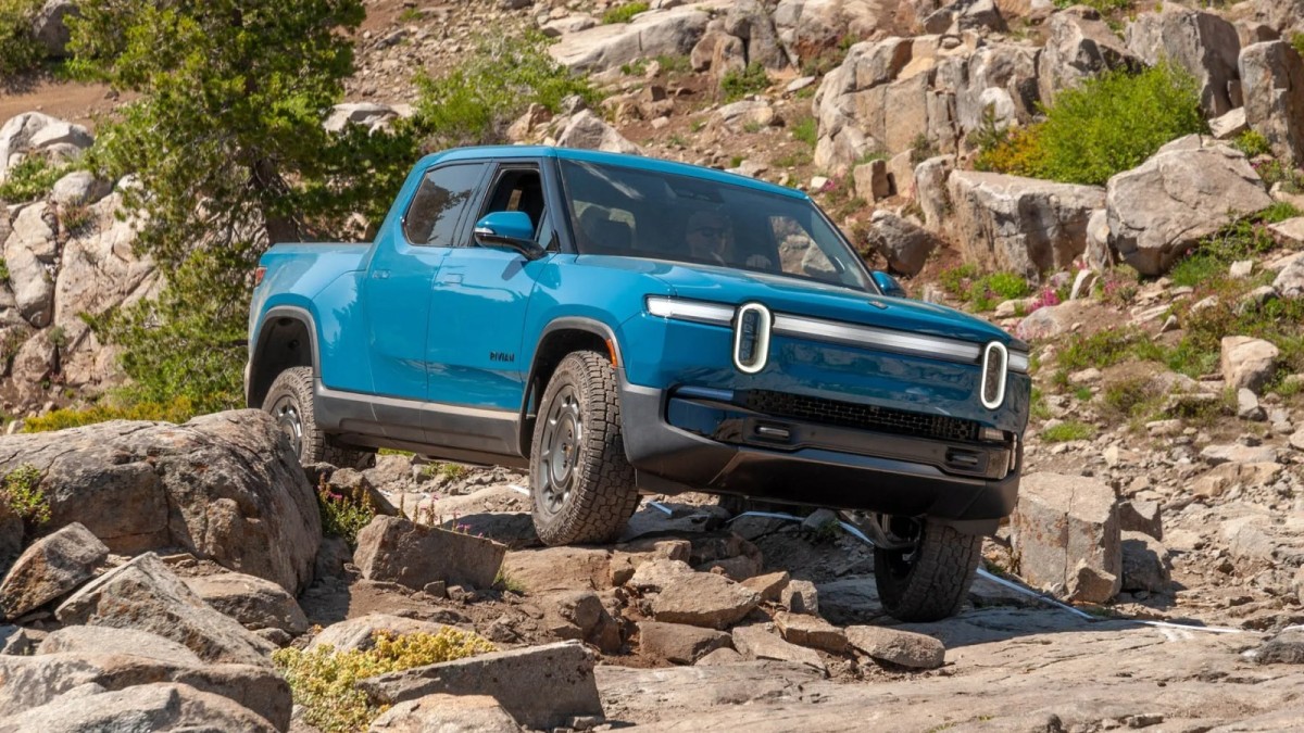بررسی تخصصی Rivian R1T Quad؛ ترکیب هیجان، هوشمندی و عملکرد بینظیر