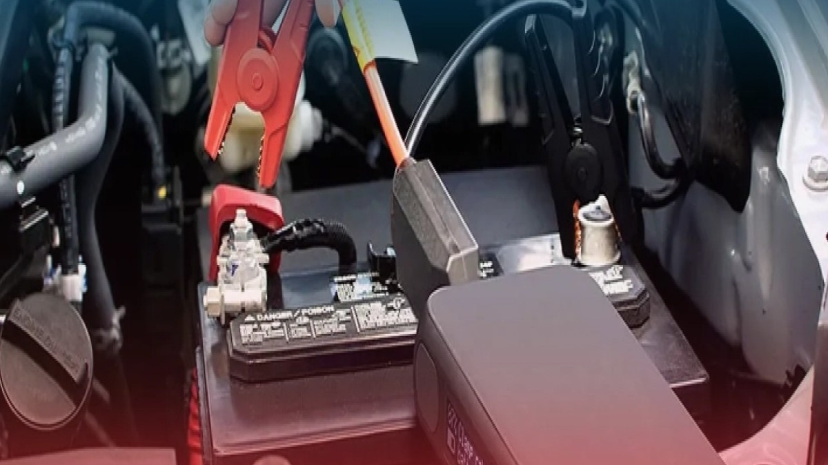 آیا استفاده از پاوربانک یا جامپ‌ استارتر برای باتری خودرو ایمن است؟