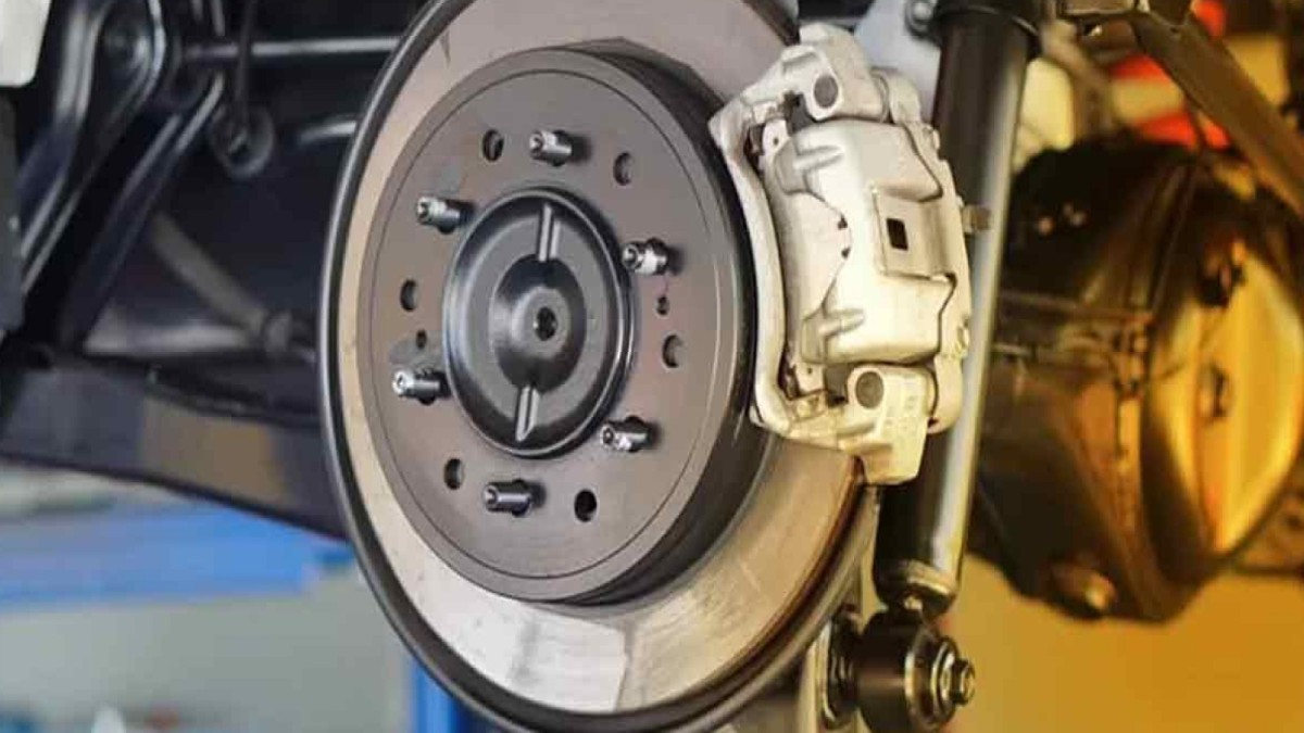 سیستم ABS چیست و چگونه از قفل شدن چرخ‌ ها جلوگیری می‌ کند؟