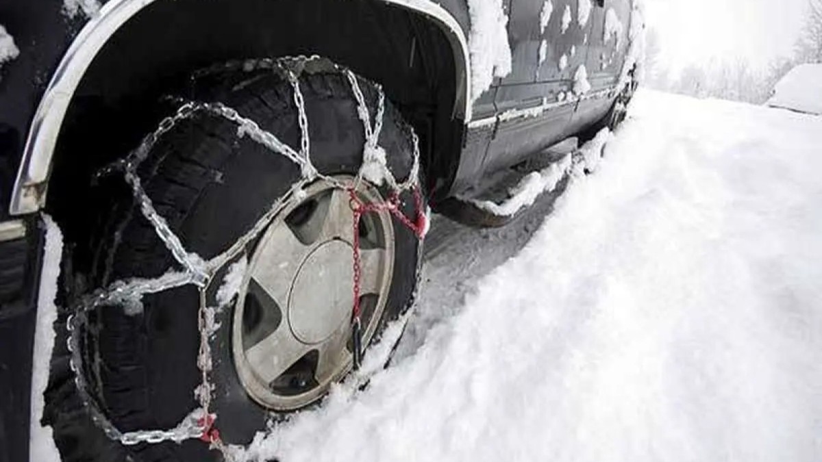 وسایل ضروری در خودرو برای جاده‌های برفی