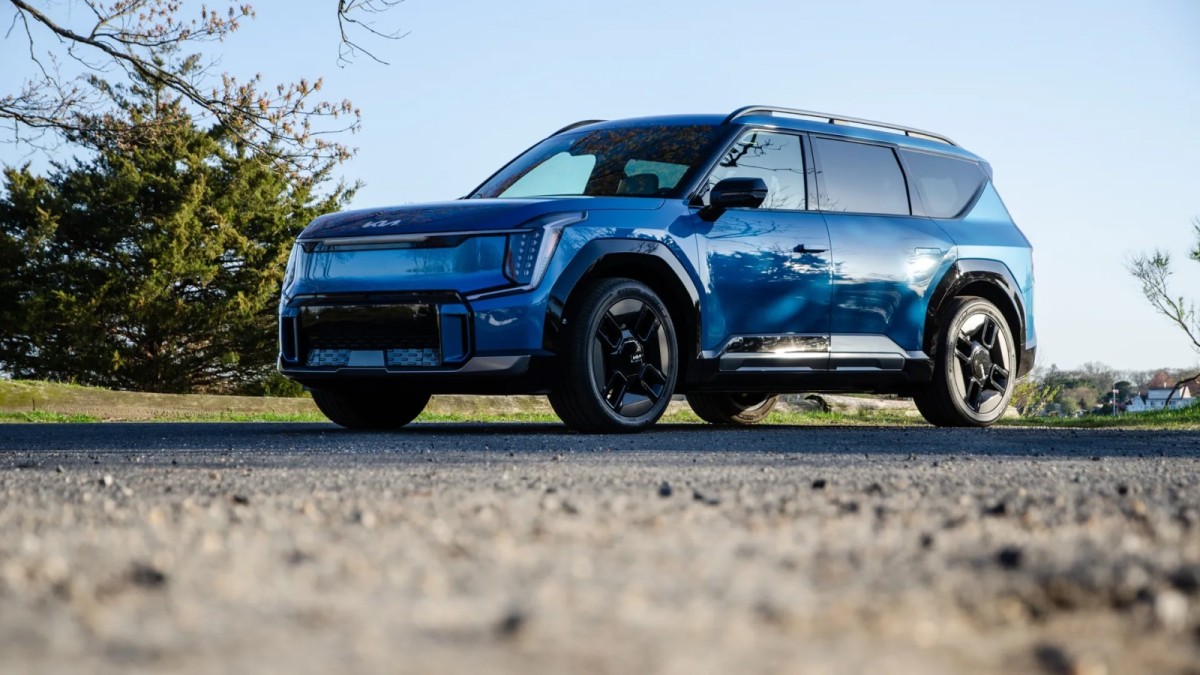 کیا EV9 GT-Line ۲۰۲۴: SUV سه ردیفه برقی با طراحی مدرن و تجربه رانندگی هیجان‌انگیز