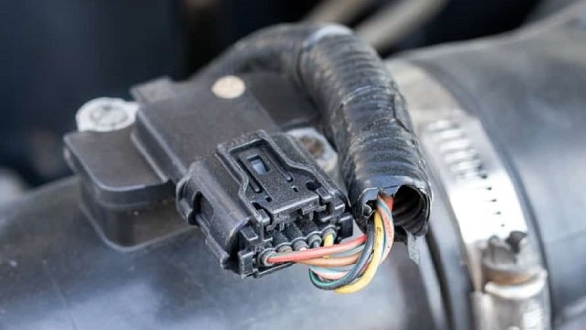 سنسور MAF چیست و چگونه جریان هوای ورودی را اندازه‌گیری می‌ کند؟