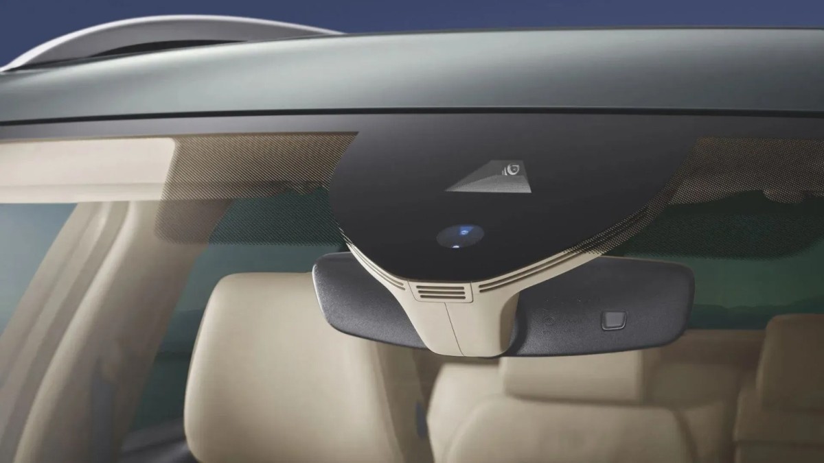 سنسور باران چیست و چگونه برف‌ پاک‌ کن اتوماتیک را فعال می‌ کند؟