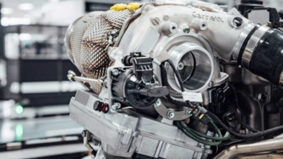 توربوشارژر چیست و چگونه قدرت موتور را افزایش می‌دهد؟