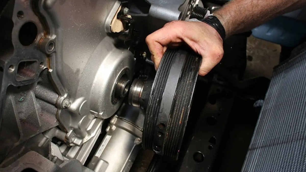 بالانسر ضد لرزش چیست و چه نقشی در میل‌ لنگ دارد؟