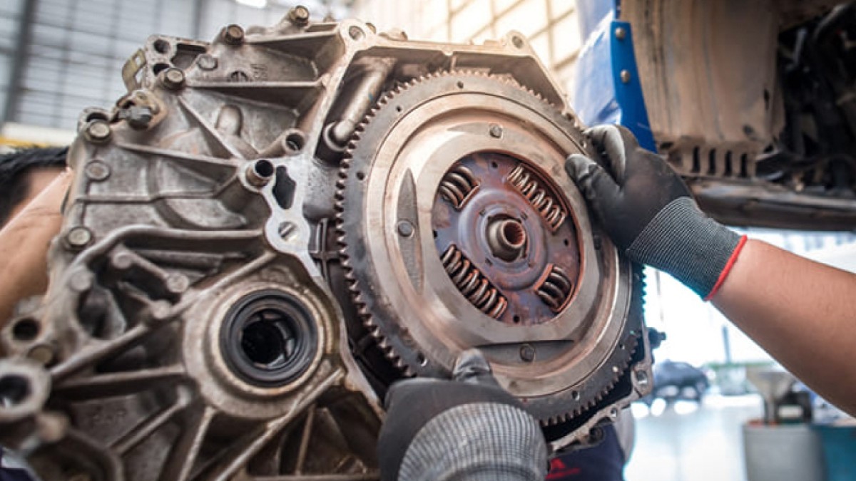 آیا فلایویل دوجرمی خودروی شما خراب شده است؟ علائم و هزینه تعویض