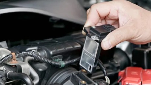 سنسور دمای هوای ورودی چیست و چه تأثیری بر عملکرد موتور دارد؟