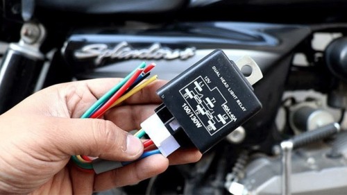 چرا رله دوبل پمپ بنزین می‌سوزد و چگونه آن را تشخیص دهیم؟