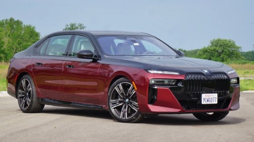 BMW 760i xDrive 2023؛ ترکیبی از طراحی جسورانه و کابین فوق‌العاده لوکس
