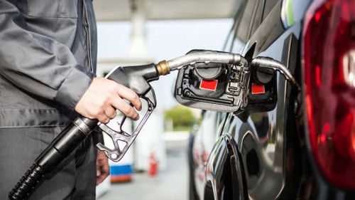 چرا ماشینم زیاد بنزین می‌سوزونه؟ دلایل اصلی و راهکارهای کاهش مصرف سوخت