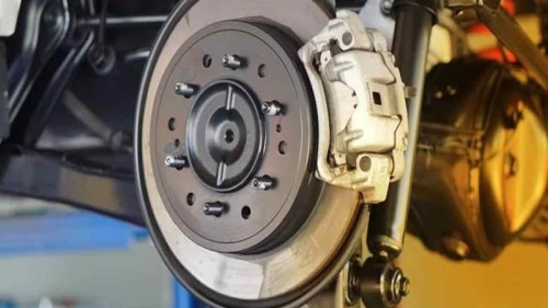 سیستم ABS چیست و چگونه از قفل شدن چرخ‌ ها جلوگیری می‌ کند؟