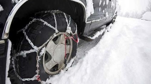 وسایل ضروری در خودرو برای جاده‌های برفی