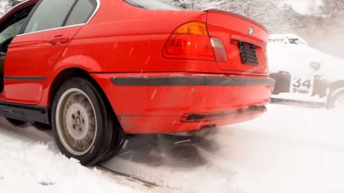 چگونه خودرو های دیفرانسیل عقب را برای جاده‌ های برفی آماده کنیم