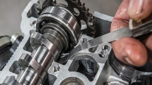 سیستم کنترل فعال لقی سوپاپ (AVCS) چیست و چگونه عمل می‌ کند؟