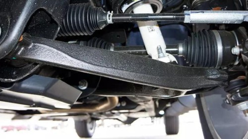 بوش طبق چیست و چرا صدای تق‌تق از جلوبندی می‌آید؟
