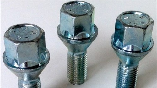 چرا پیچ چرخ شل می‌شود و خطرات آچارکشی نادرست