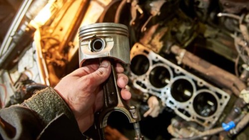 پیستون خنک‌ شونده با روغن چیست و چرا موتور های قدرتمند به آن نیاز دارند؟