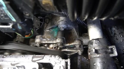 واتر پمپ چیست و چه نقشی در گردش مایع خنک‌ کننده دارد؟